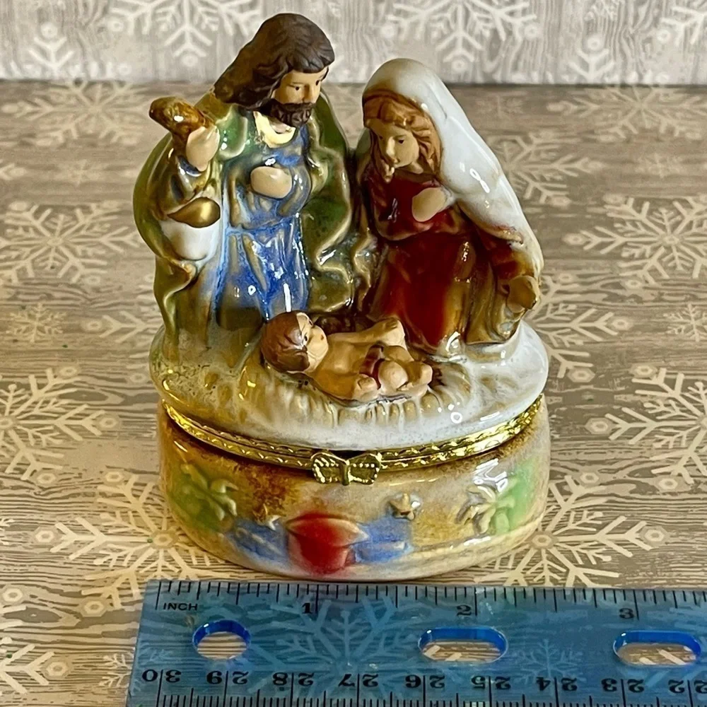 Blessed Family Nativity Lusterware Trinket Pill Box EUC